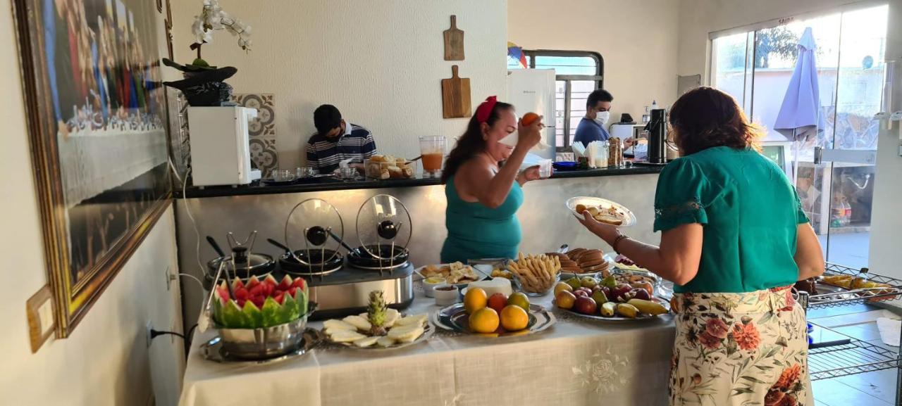 Pousada Romeiros Do Pai Eterno - Santuario Basilica De Trindade Trindade  Bagian luar foto